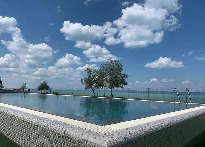 Golden Luxury שיופוק